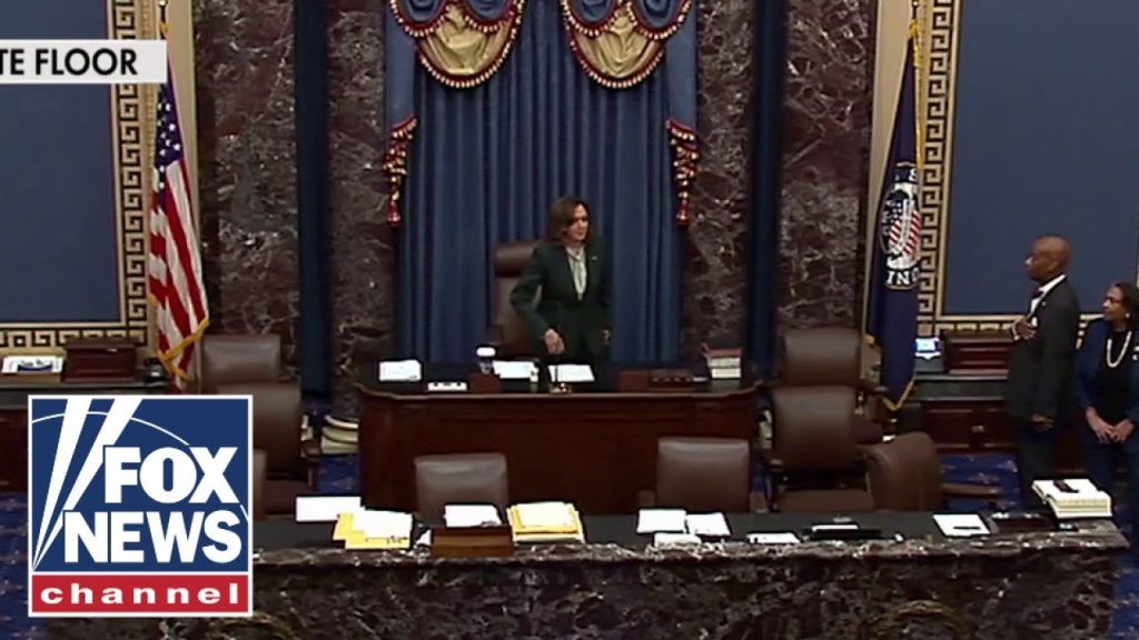 Did Kamala Harris flub the Pledge of Allegiance? Did Kamala Harris flub the Pledge of Allegiance?